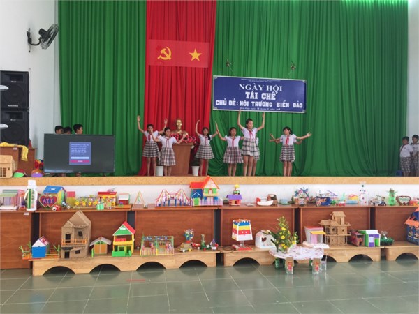 van nghe ngay hoi tai che.jpg